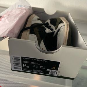 Travis Scott Jordan 1 black olive green